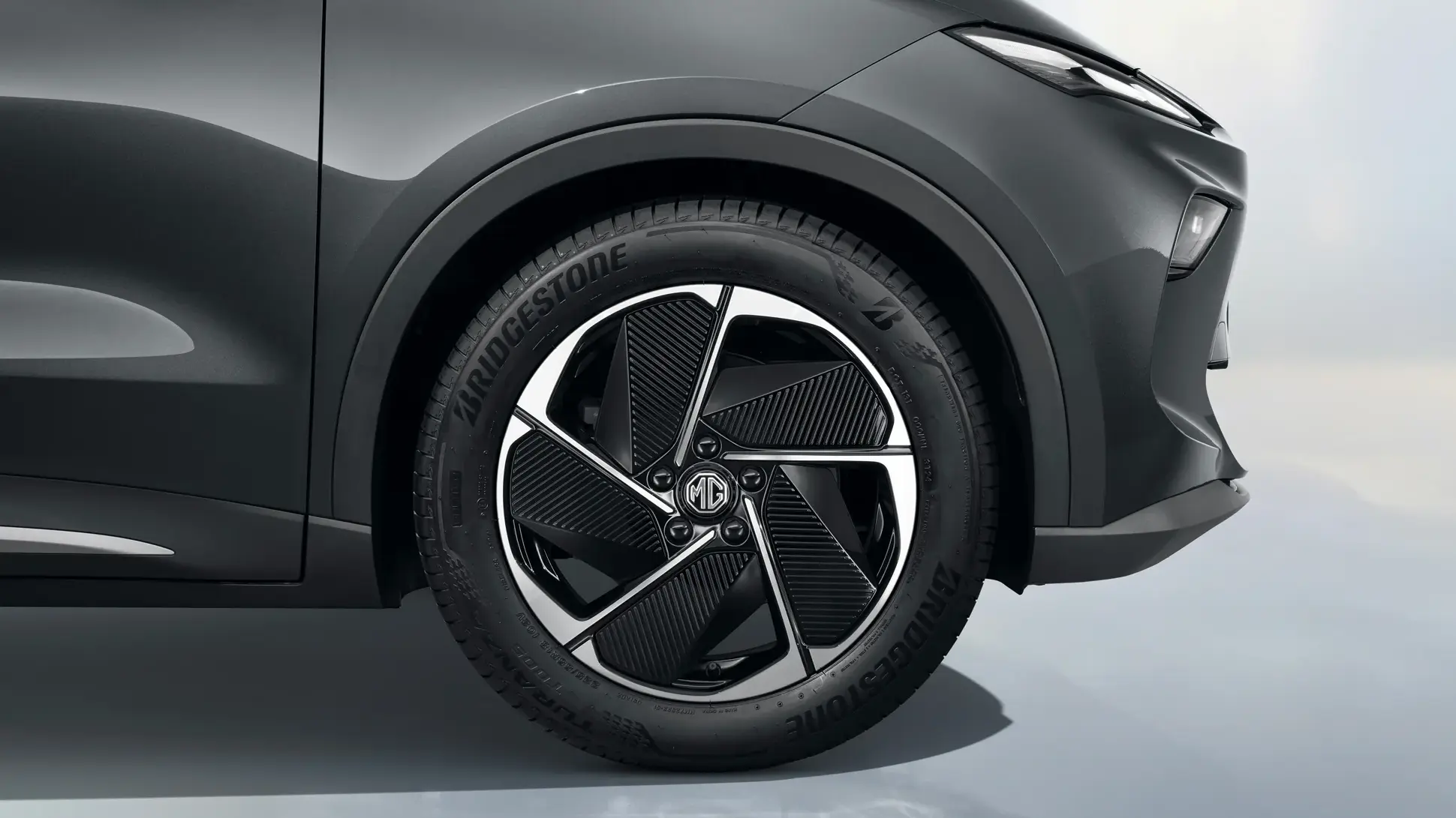 2026-mg-s5-ev-side-wheel-close-car-back-catalogue
